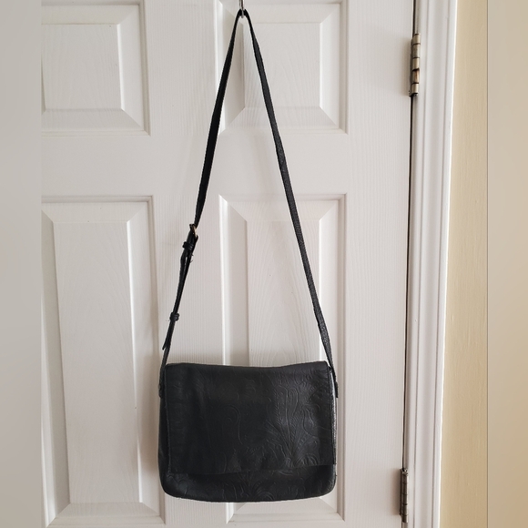 America Leather Co Leather Embossed Navy Crossbody - Picture 2 of 14